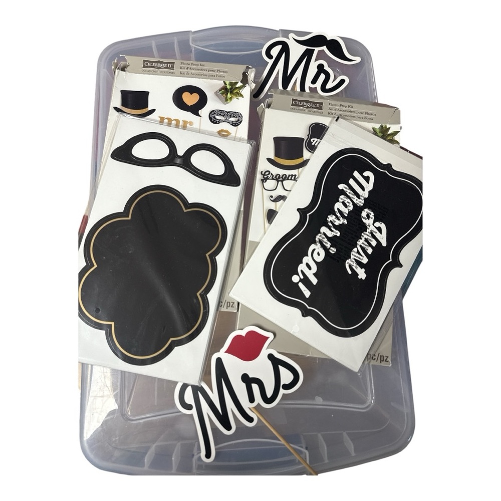 WEDDING PHOTO BOOTH PROPS with 206 pieces included - Picture 4 of 4